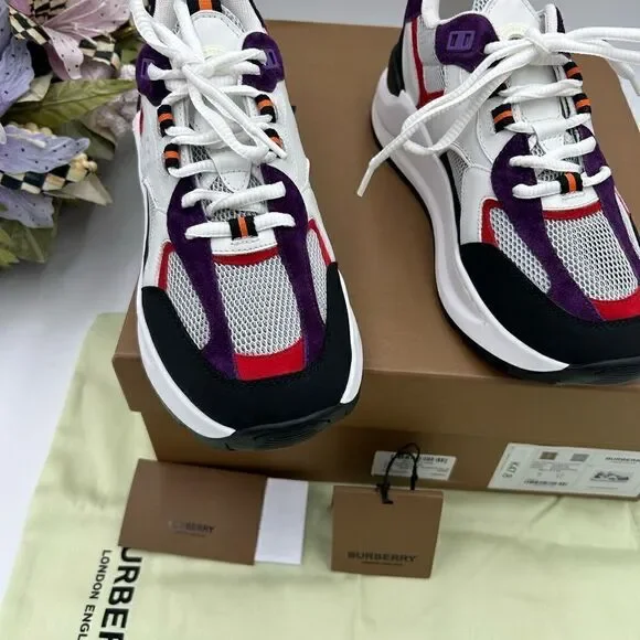 Men’s Burberry logo print trainer sneakers size 8, made in Italy